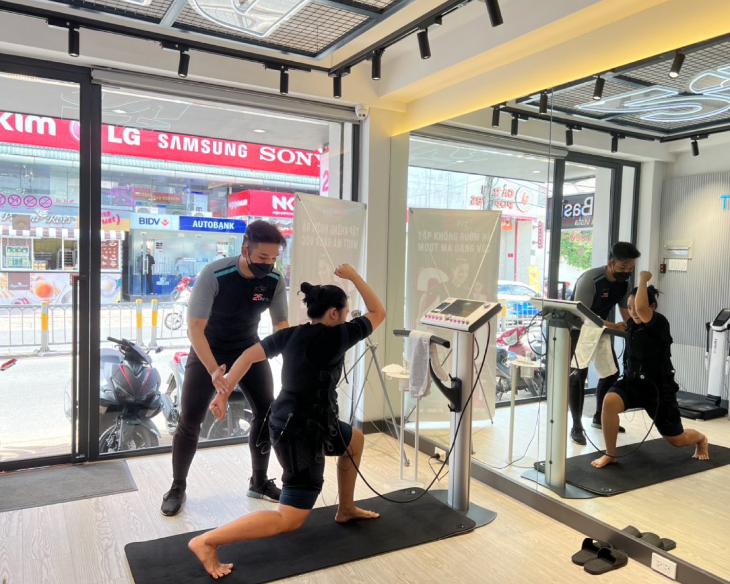 tap luyen giam can cung EMS Training