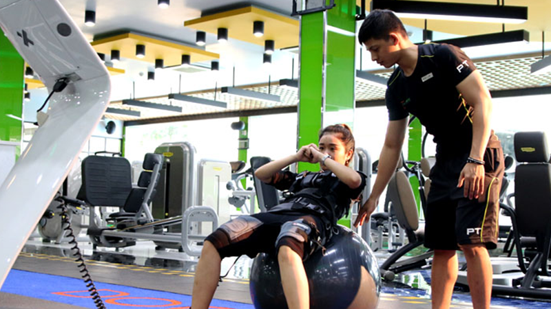 Tap-luyen-cong-nghe-ems-dr-fitness