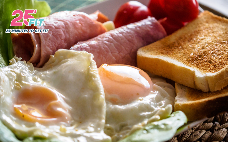 an-bua-sang-giau-protein-de-ho-tro-giam-can