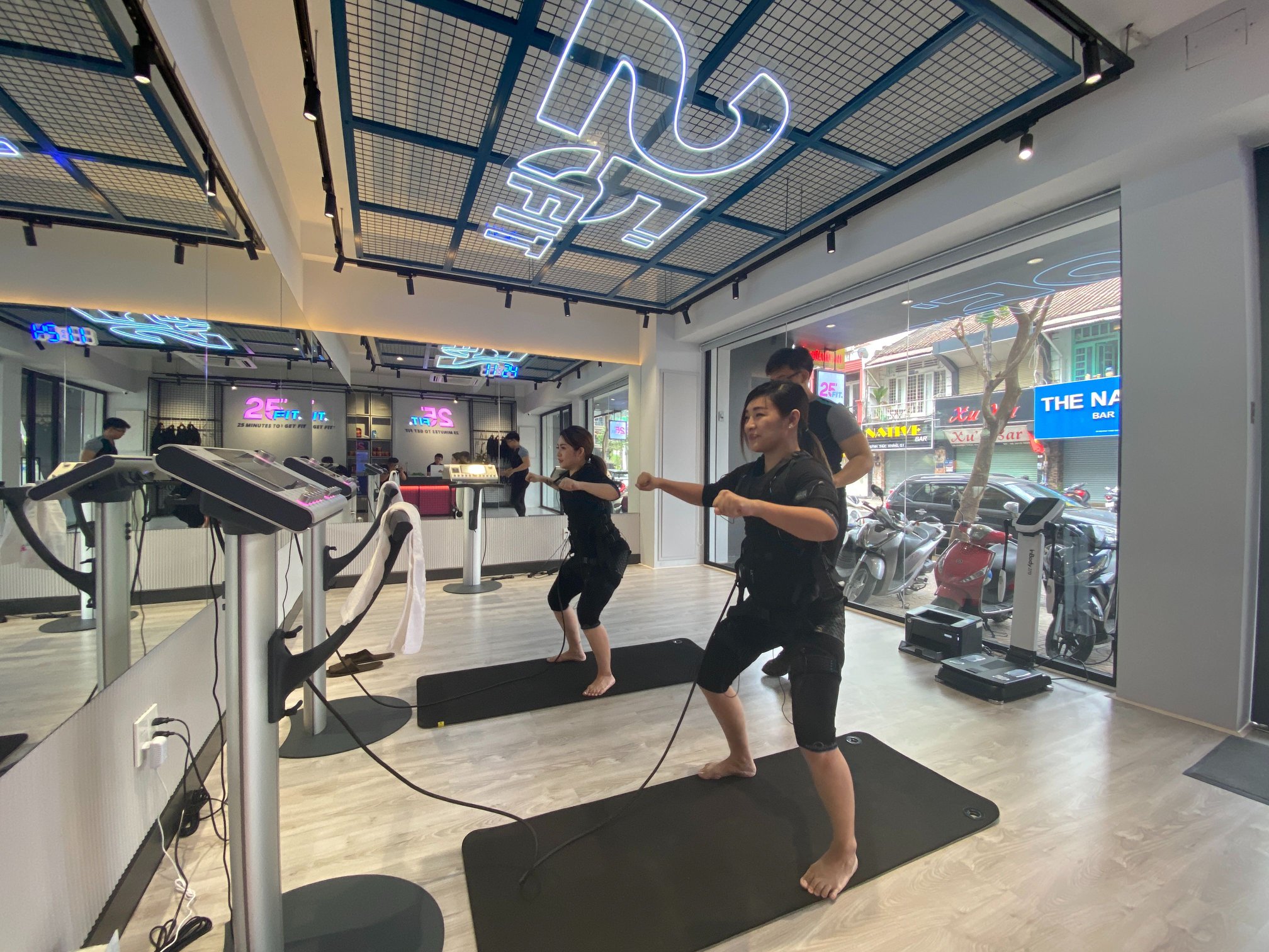 Mỗi lần tập chỉ được tối đa 2 người