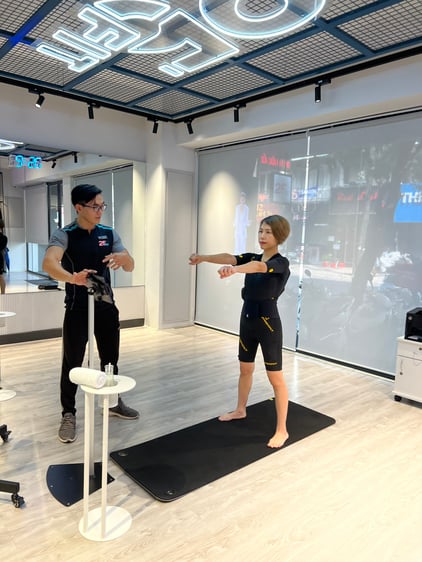 C Mi hào hứng trải nghiệm EMS Training cải tiến tại 25 FIT